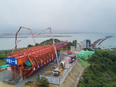 广东阳江移动模架如下技术方案